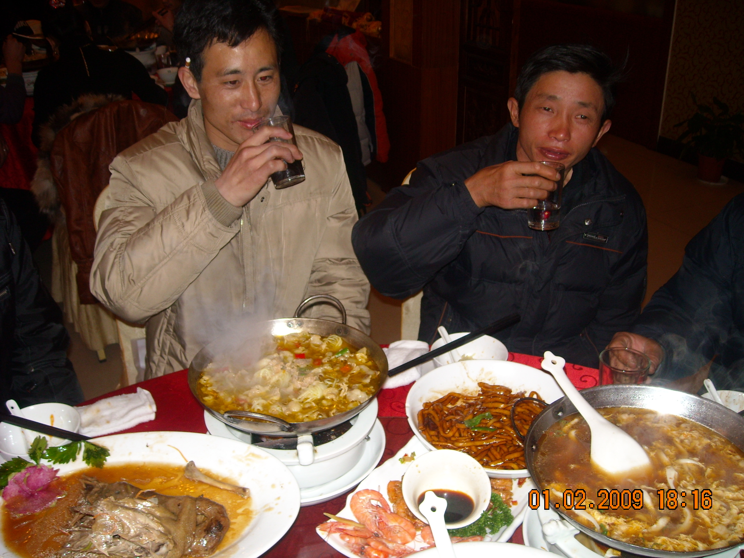 金寨这一桌谁也不少喝