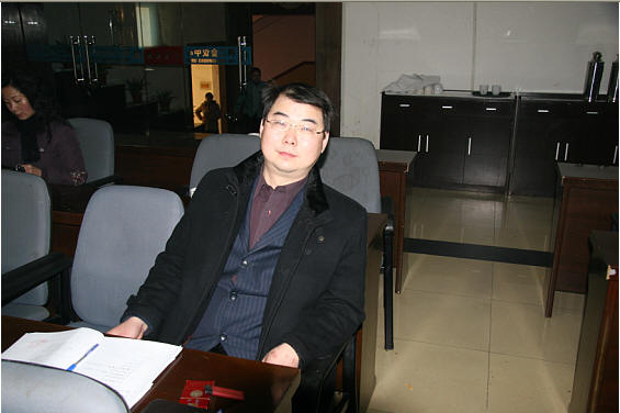 德海提前到会场感受一下？