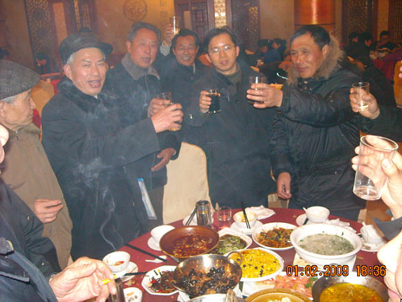 汪海总裁在敬酒