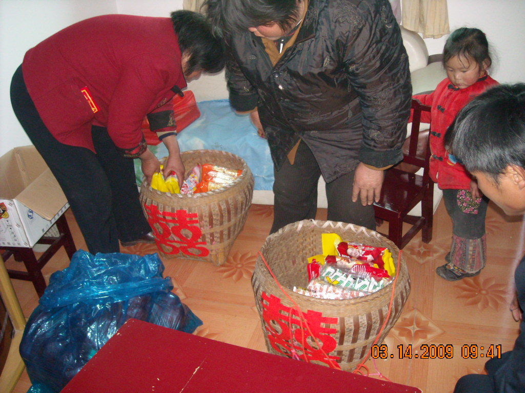 弟弟汪道兵过小礼，胖子道生当月老大人去广东没有时间！