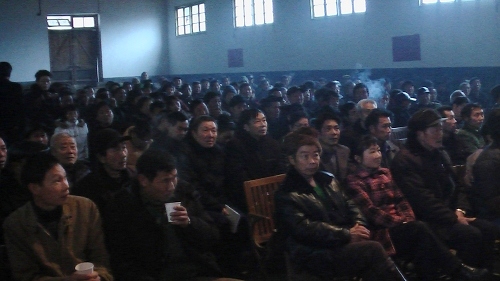 与会的党员及村民代表