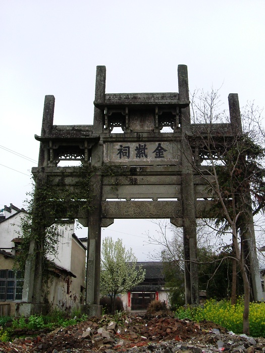 依然能够感受到金紫祠当年的肃穆和辉煌