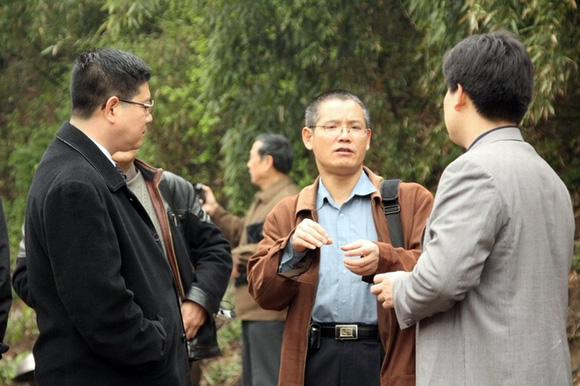 广东汪俊本家和本家们亲切交流。