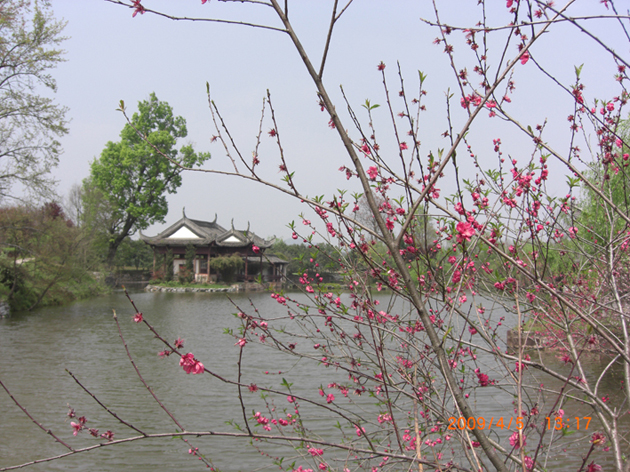 模拟杭州西湖的檀干园“小西湖”