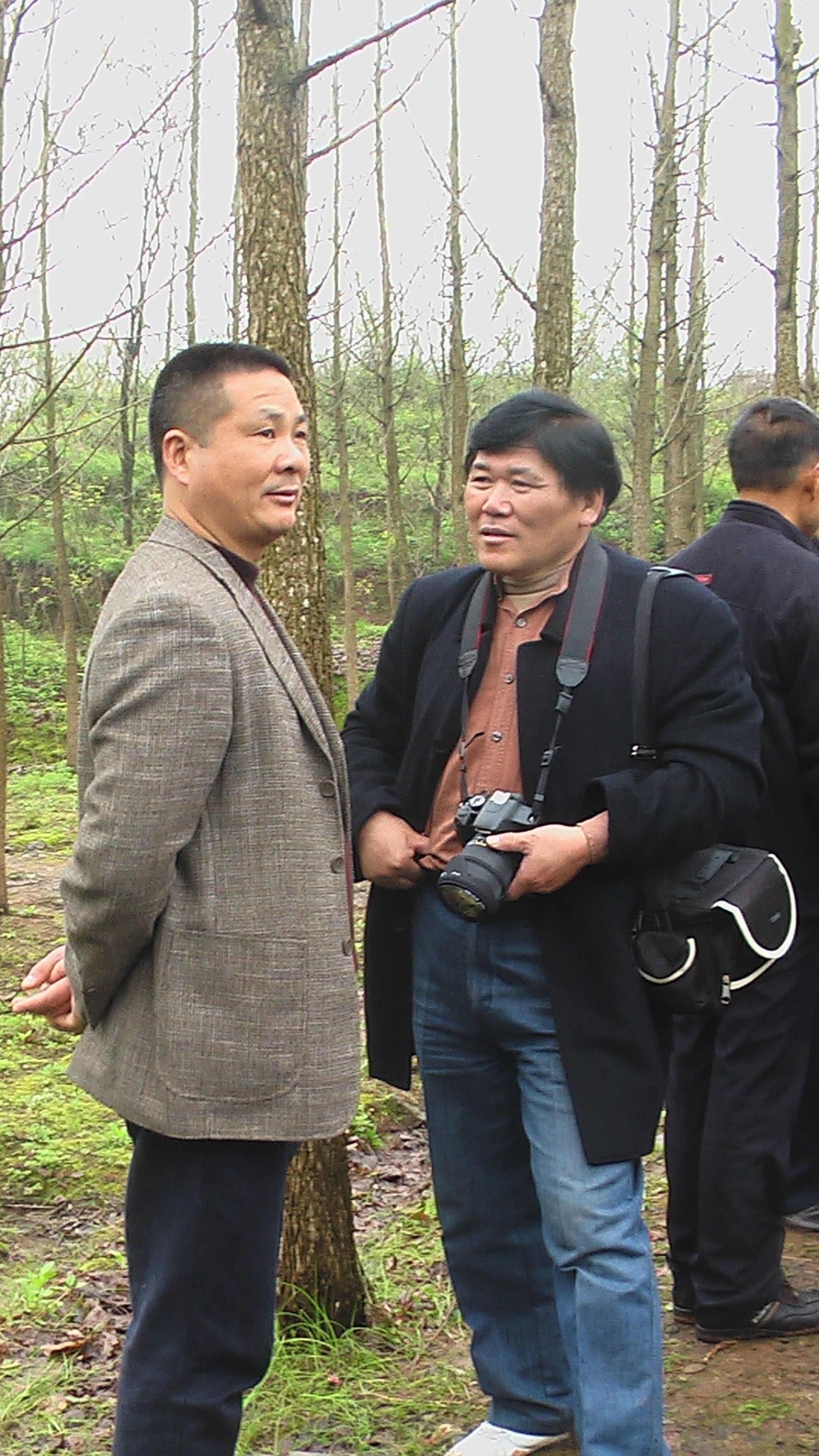 汪衍君与浙江宗亲会长在交流