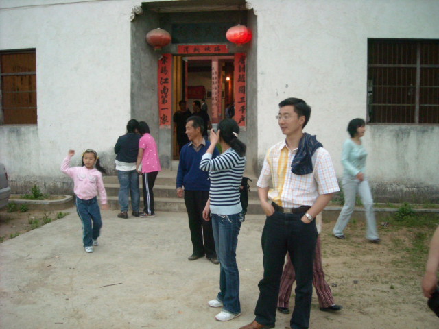 汪家女婿也来参加祭祖话动让人敬佩