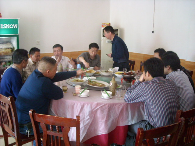 中午总免不了喝酒，共聚亲情