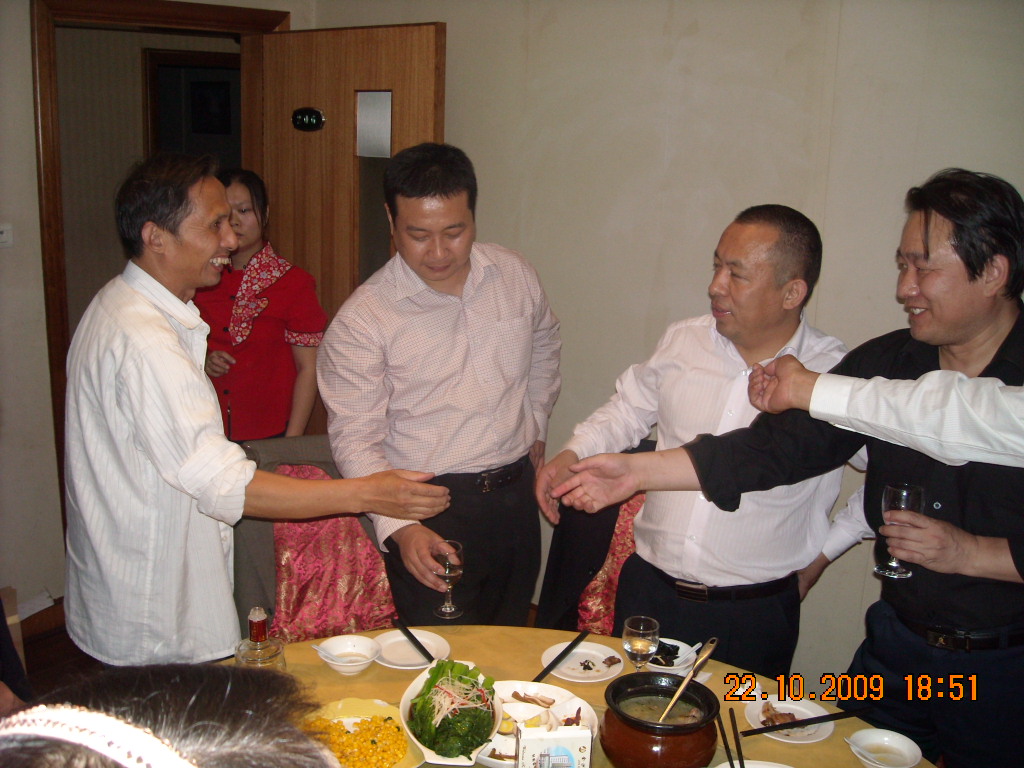 汪济先生笑的多开心那