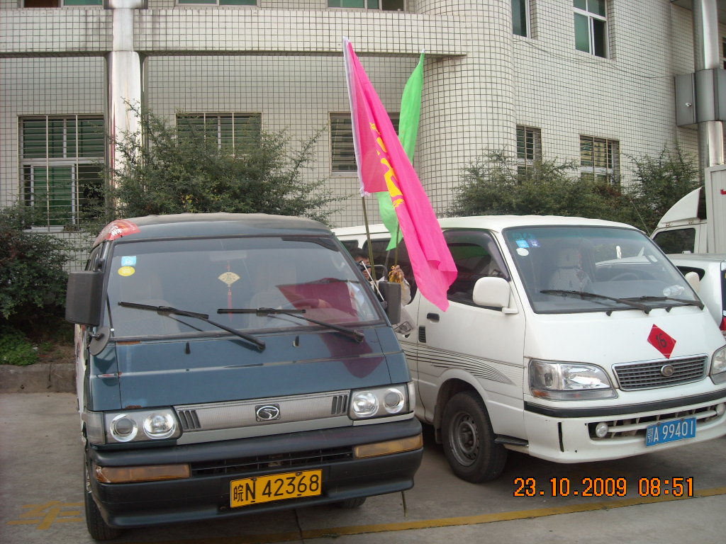 我开的车和汉阳车在汪家旗子下合影