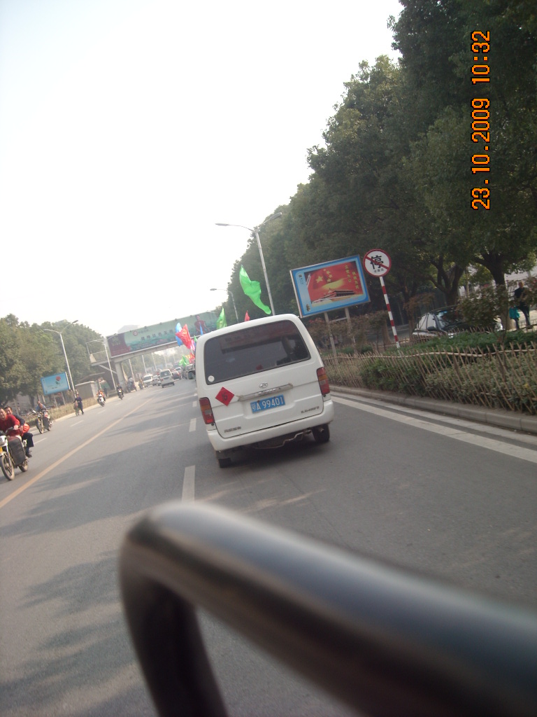 游行彩车大街小巷游行