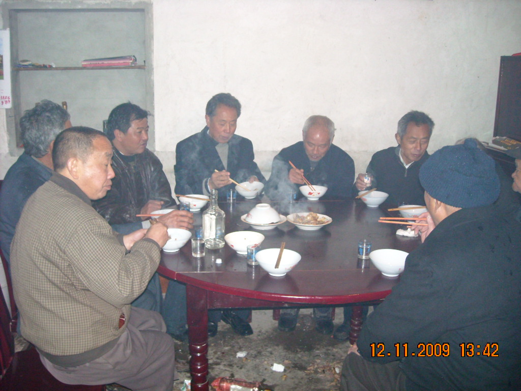 庆贺下午二点才吃饭