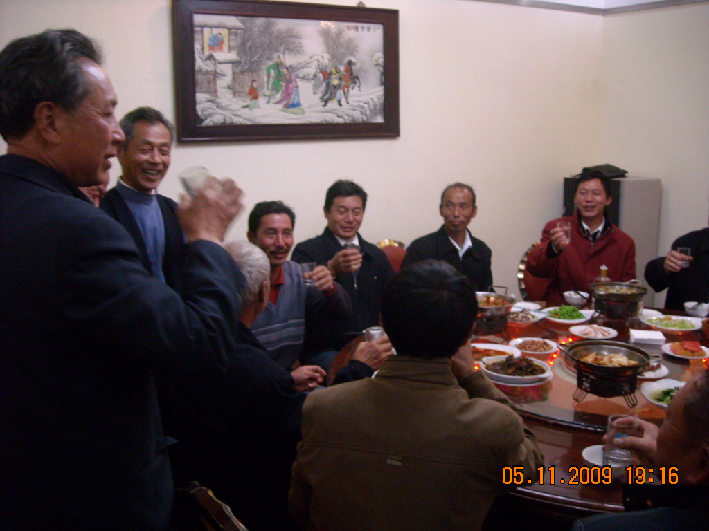 会长让大家开怀畅饮