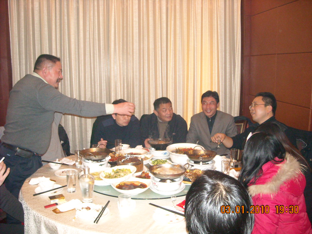 胖子道生首先代表金寨与合肥酒圣武林干杯以庆贺大会胜利召开