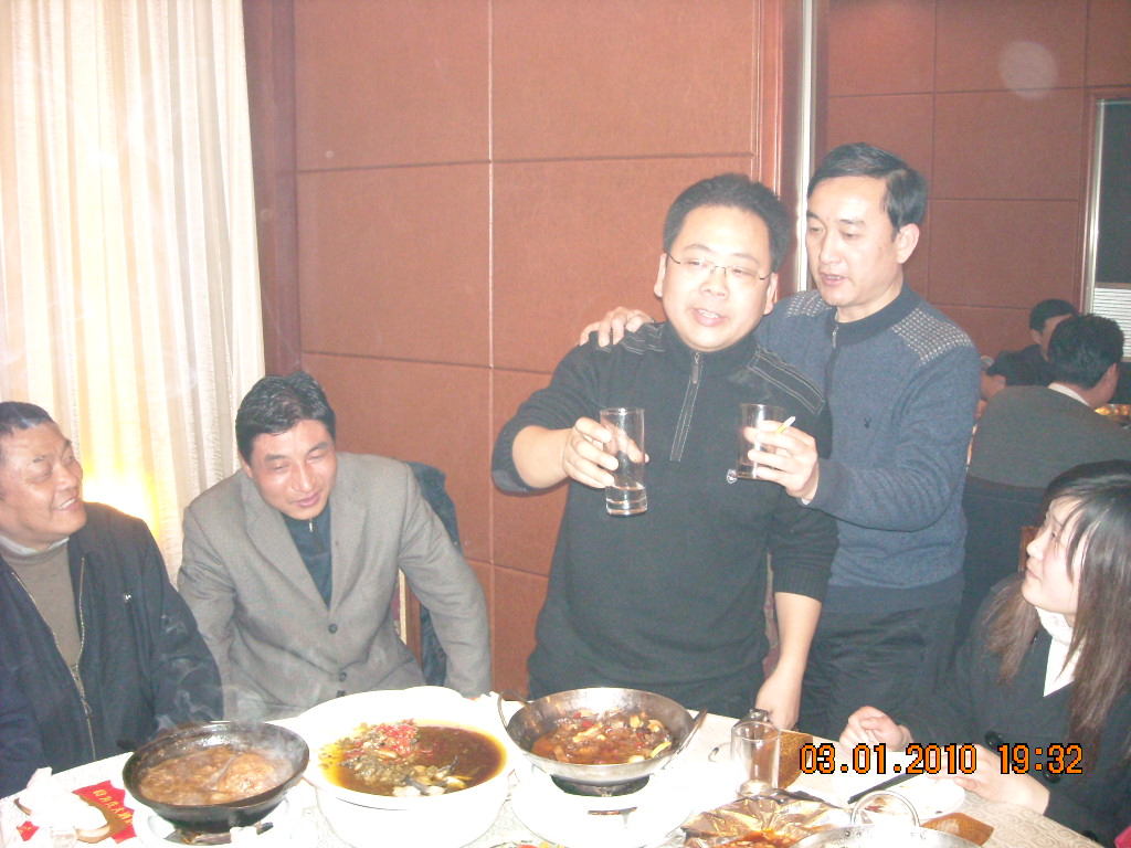 酒圣武林与汪秀坤老师共同干杯