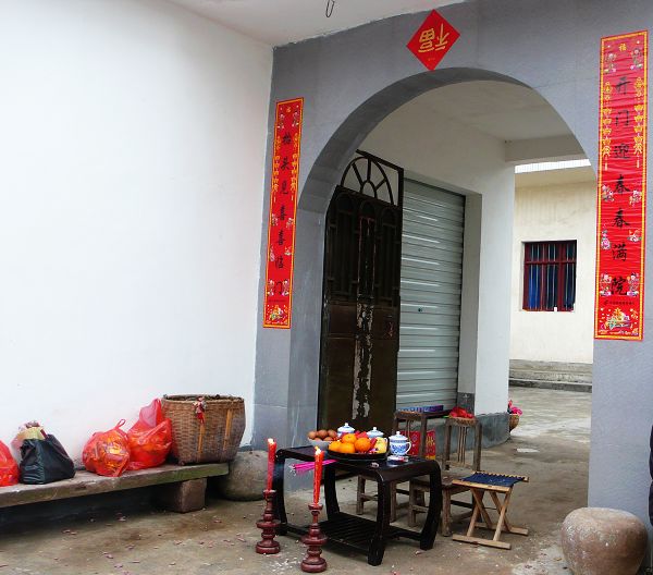 家家户户早早准备祭祀的供品