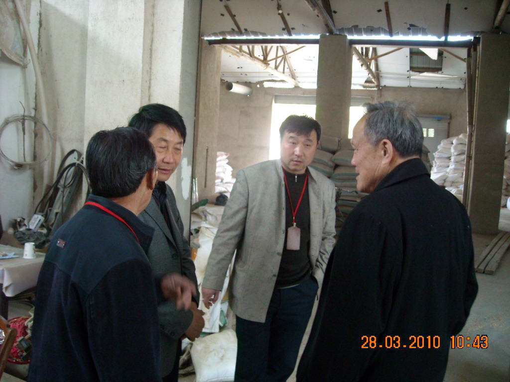 汪厂长介绍了饲料加工流程