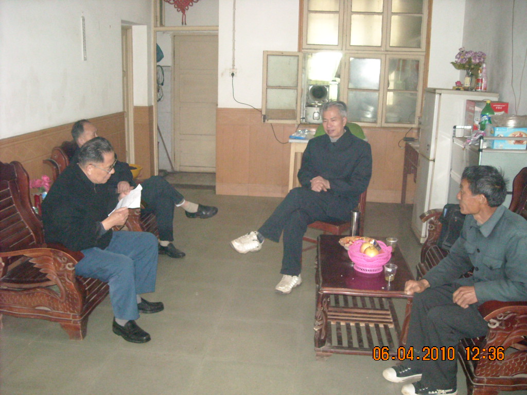 应亮公邀约十二点到了他家，把要去邳州解困小孩给汉阳本家说明原由，三位本家给予了我俩很好建议