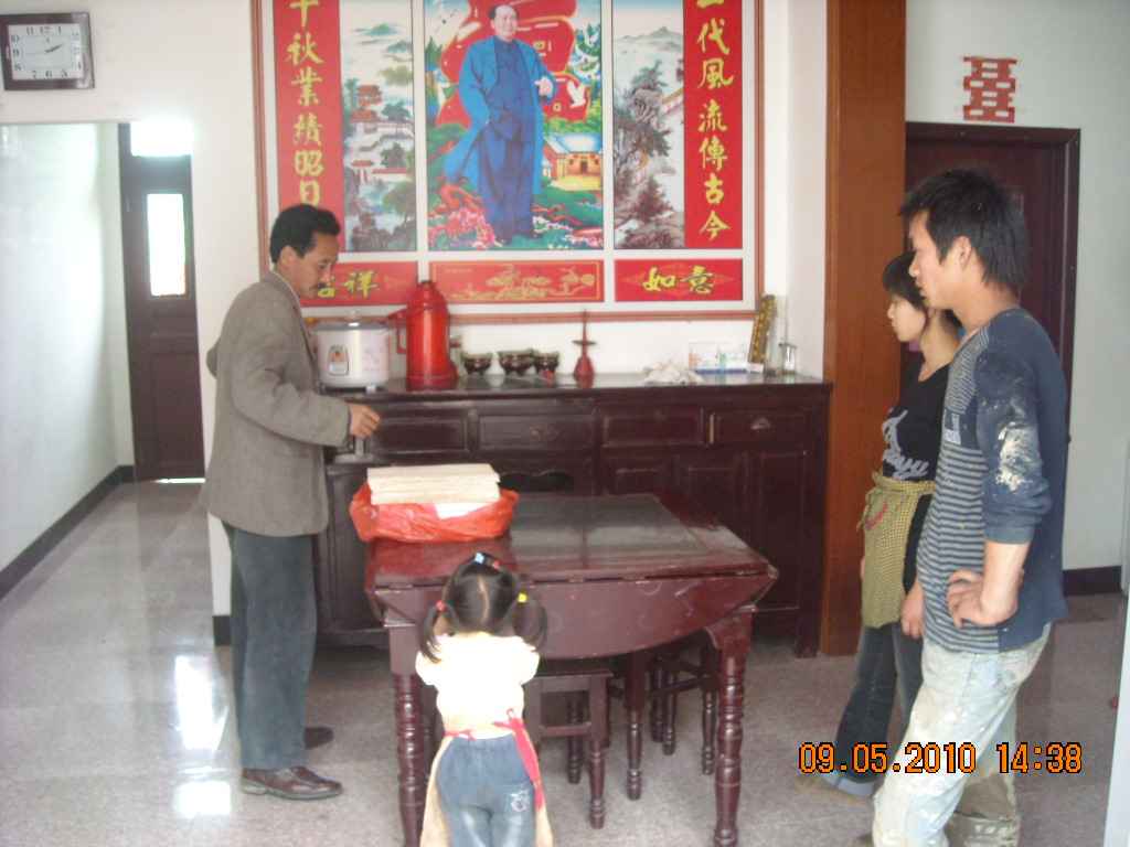 很热情本家找来家谱