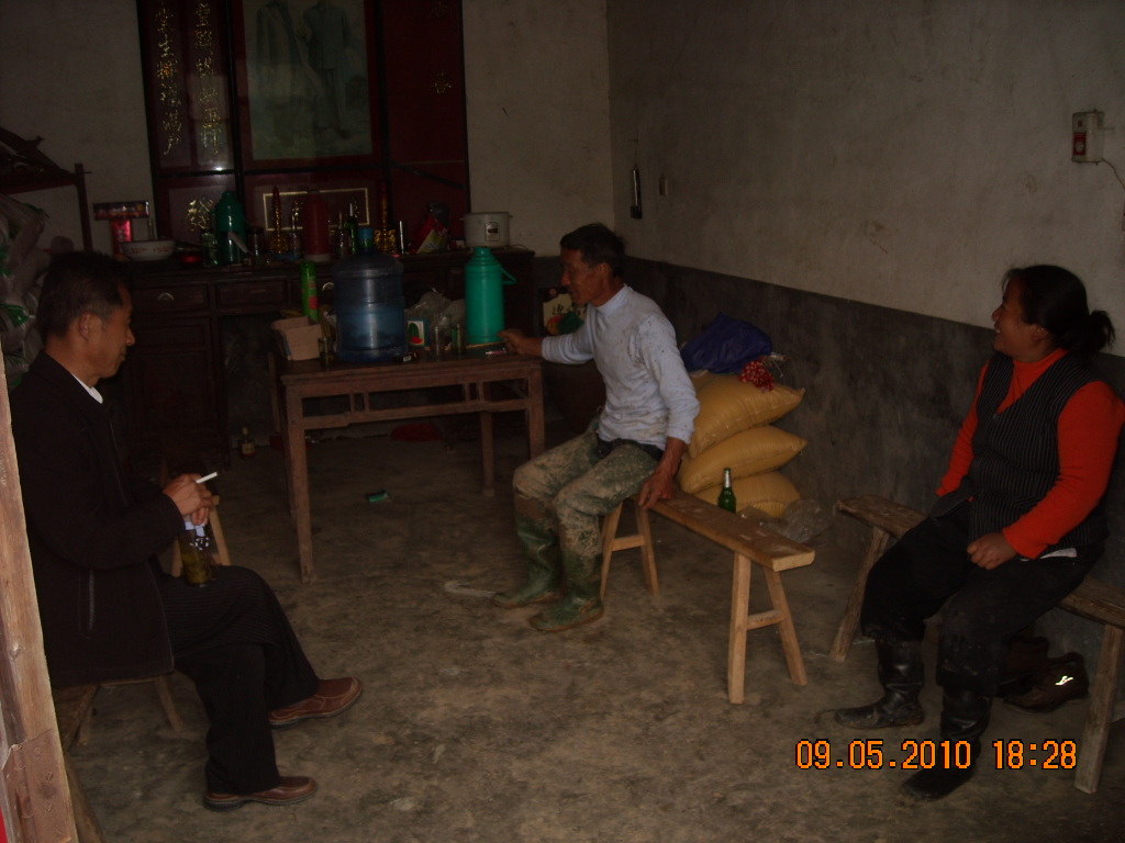 华贵夫妇俩与立品谈徐州营救孩子经过，一个汪子比一家都亲