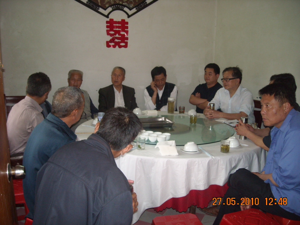 饭前我们互相交流宗亲间亲情汪流凯代表河南宗亲讲话交流