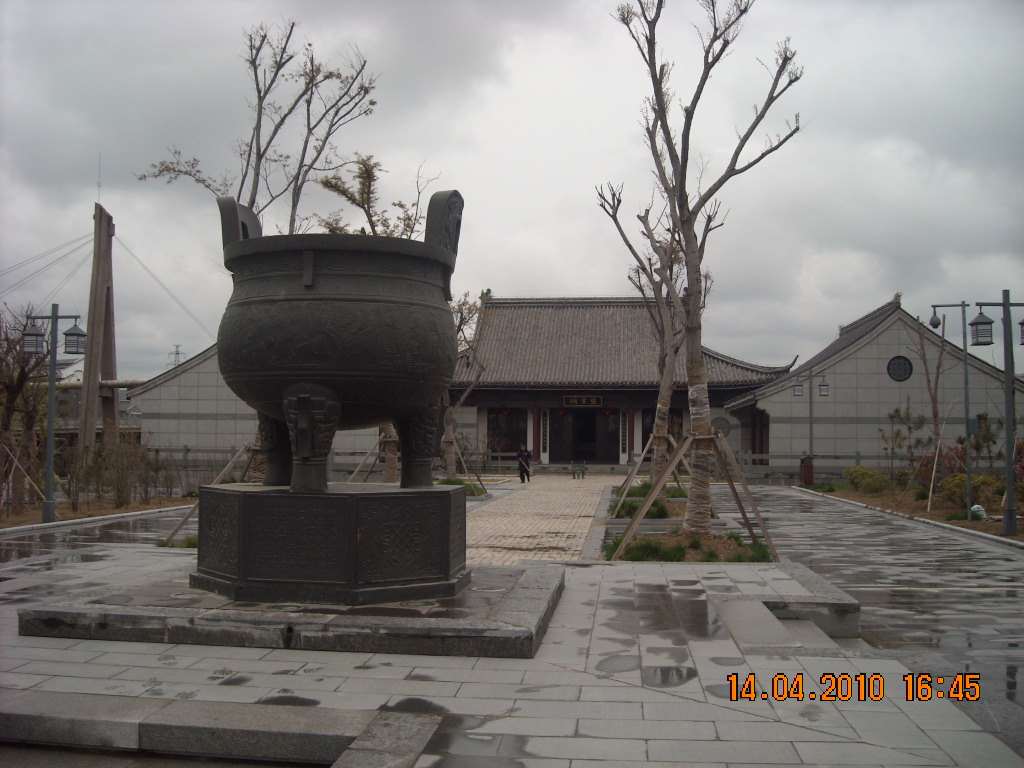 盐祖庙前大铜鼎