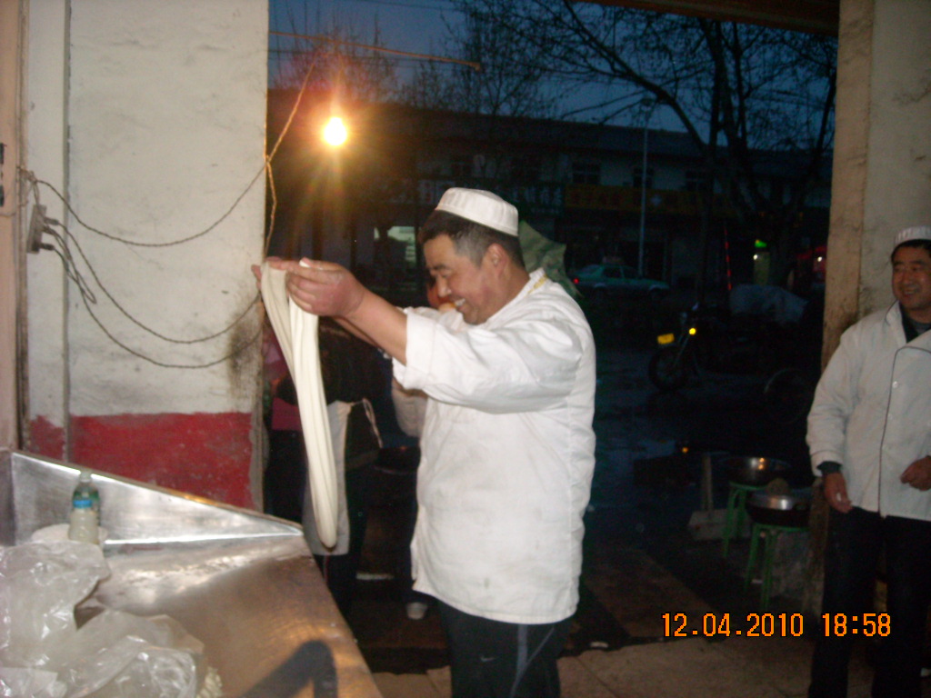 晚上我俩吃兰州牛肉拉肉真实惠[3.5一大碗]