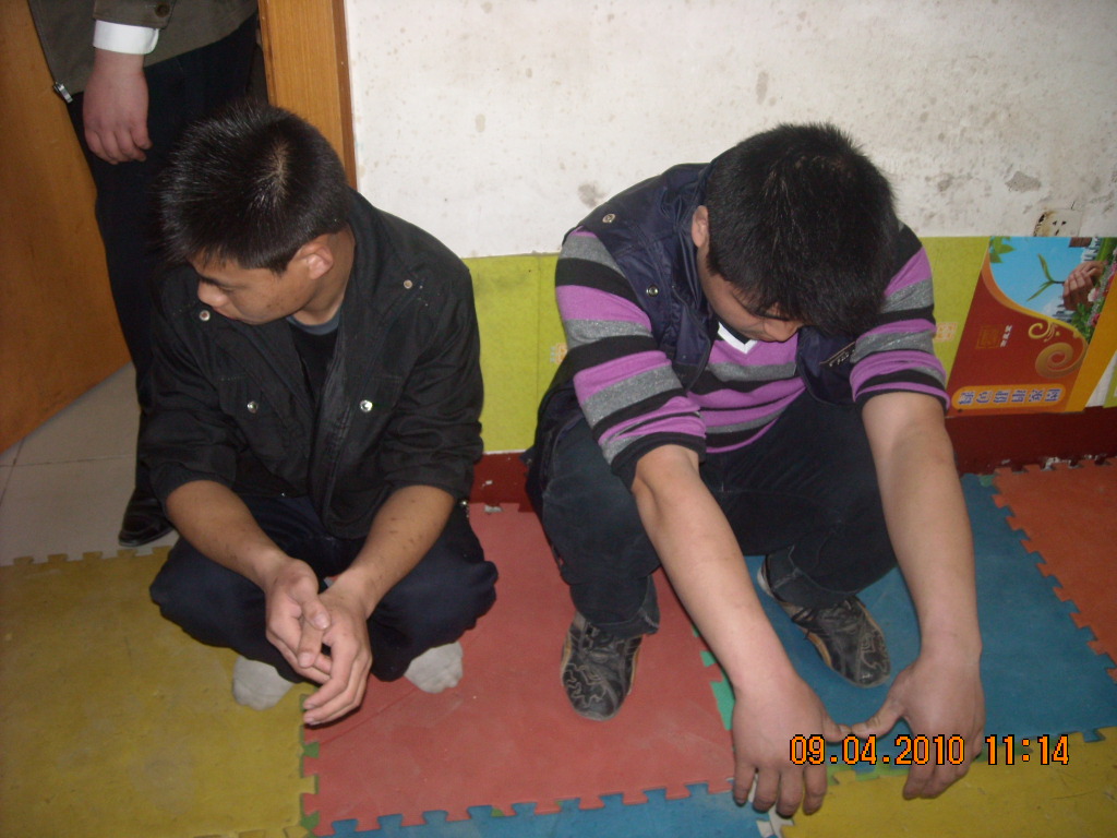 第二天检察运西派出所抽调三名干警开始打击传销点，右一是安徽望江县人士就汪玖玲那里人不肯回家