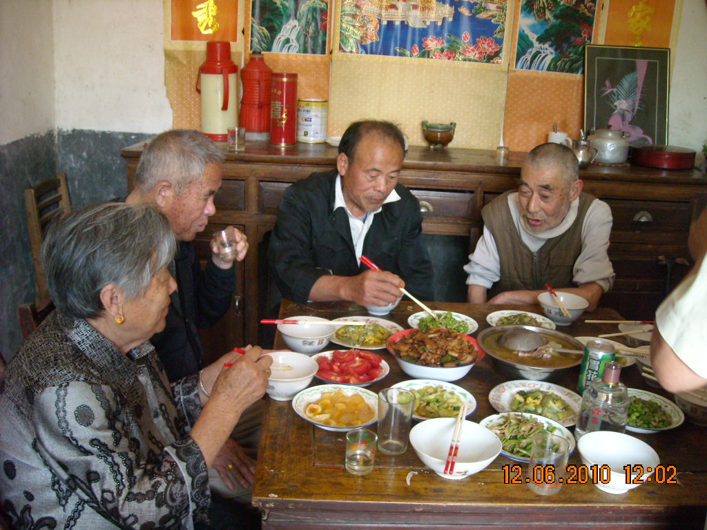 中午汪老高兴又来了一杯