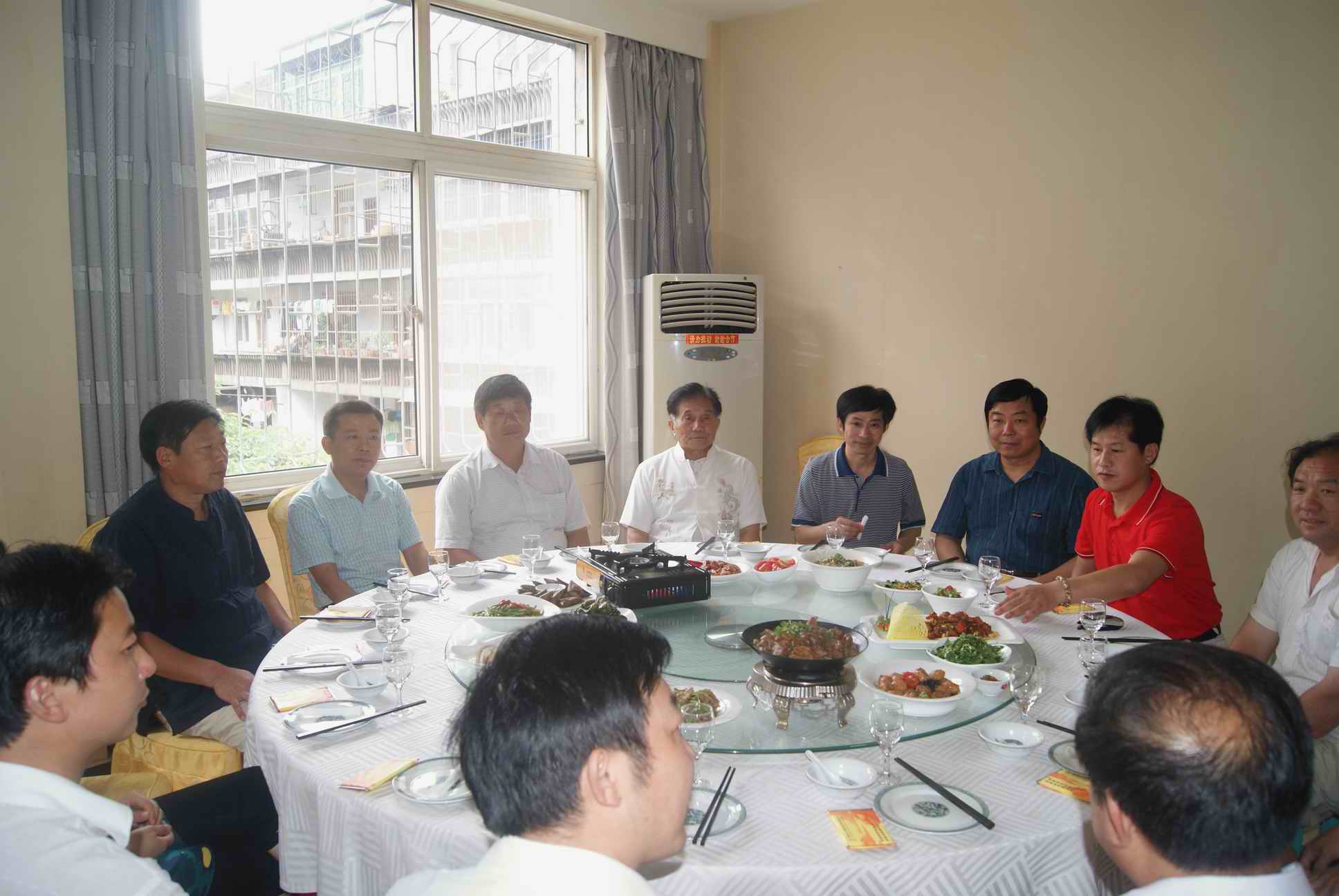 共进午餐,其乐融融