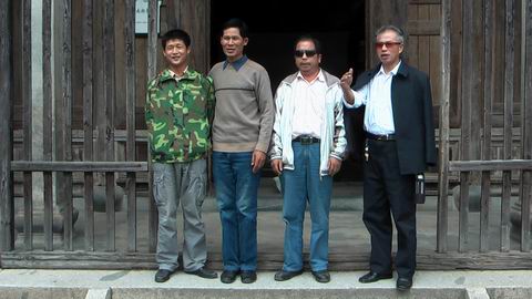 穿迷彩服的是宏村汪志成本家