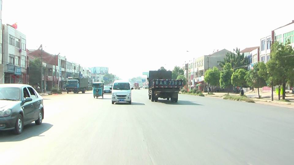 贵宾们步入会場