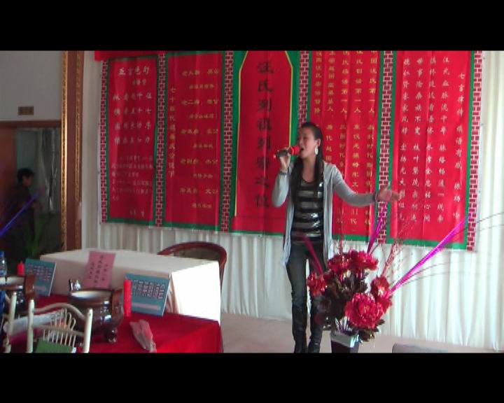 大会前汪家姑娘们引吭高歌