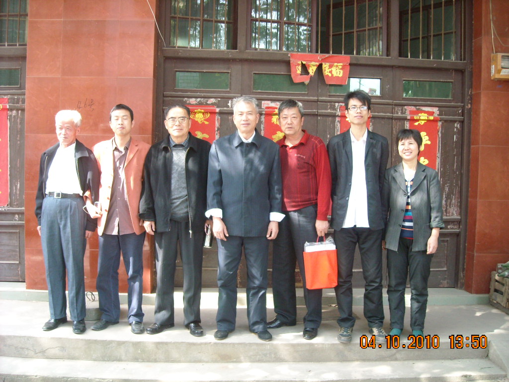 左二是亮公长子汪鹏飞、右二是亮公次子汪壮飞