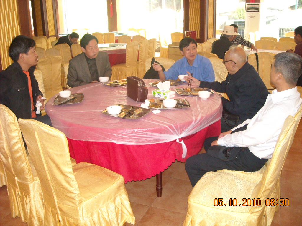 吃着叙着一家亲