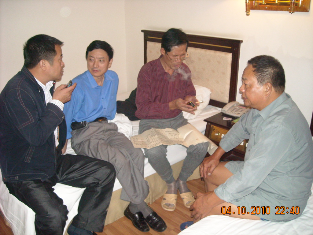 湖南汪双杰与仙桃本家们谈汪氏通宗世谱有关故事