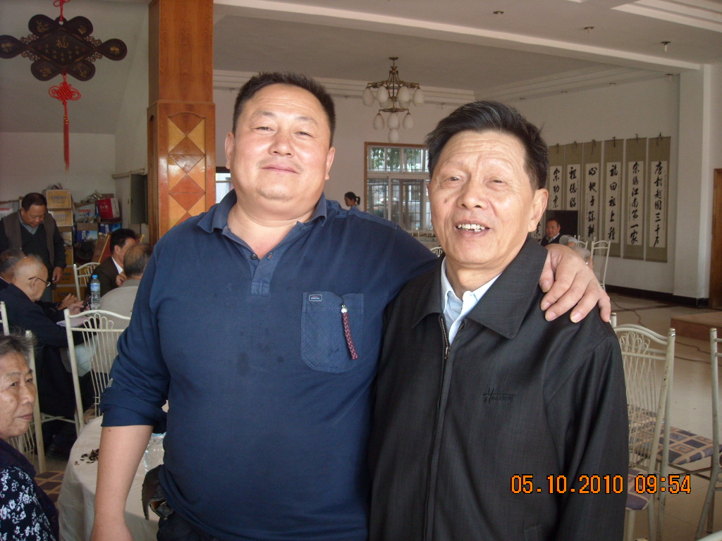 一首[家和万事兴]为大会开始曲