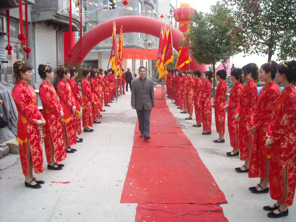 上午九点汪济步入宗祠