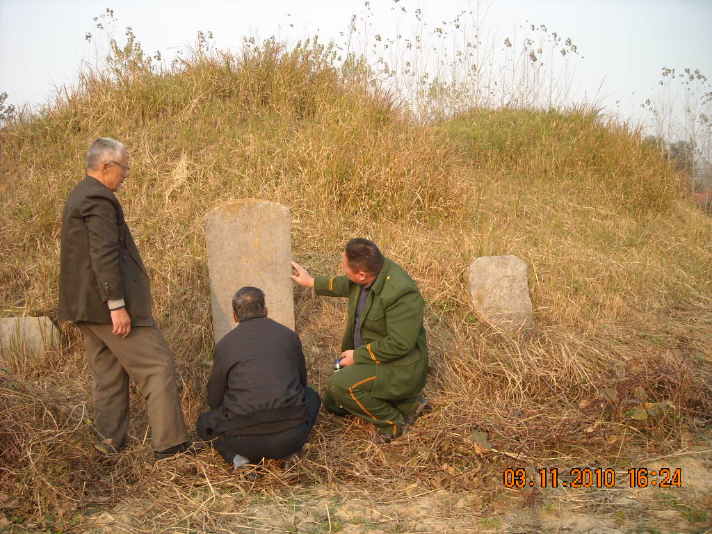 石碑字迹全看不清楚