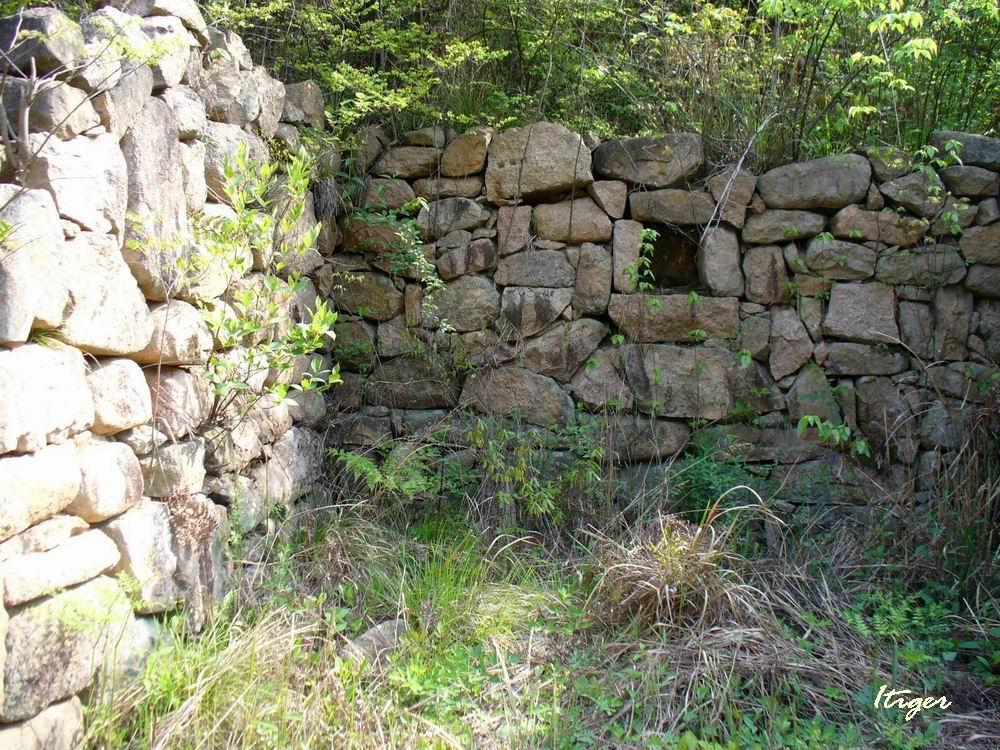 070407水岭石屋.JPG