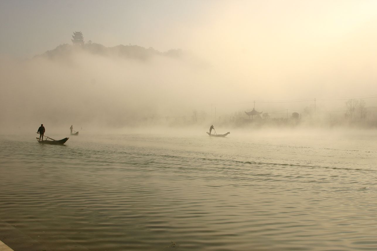 晨雾中的新安江