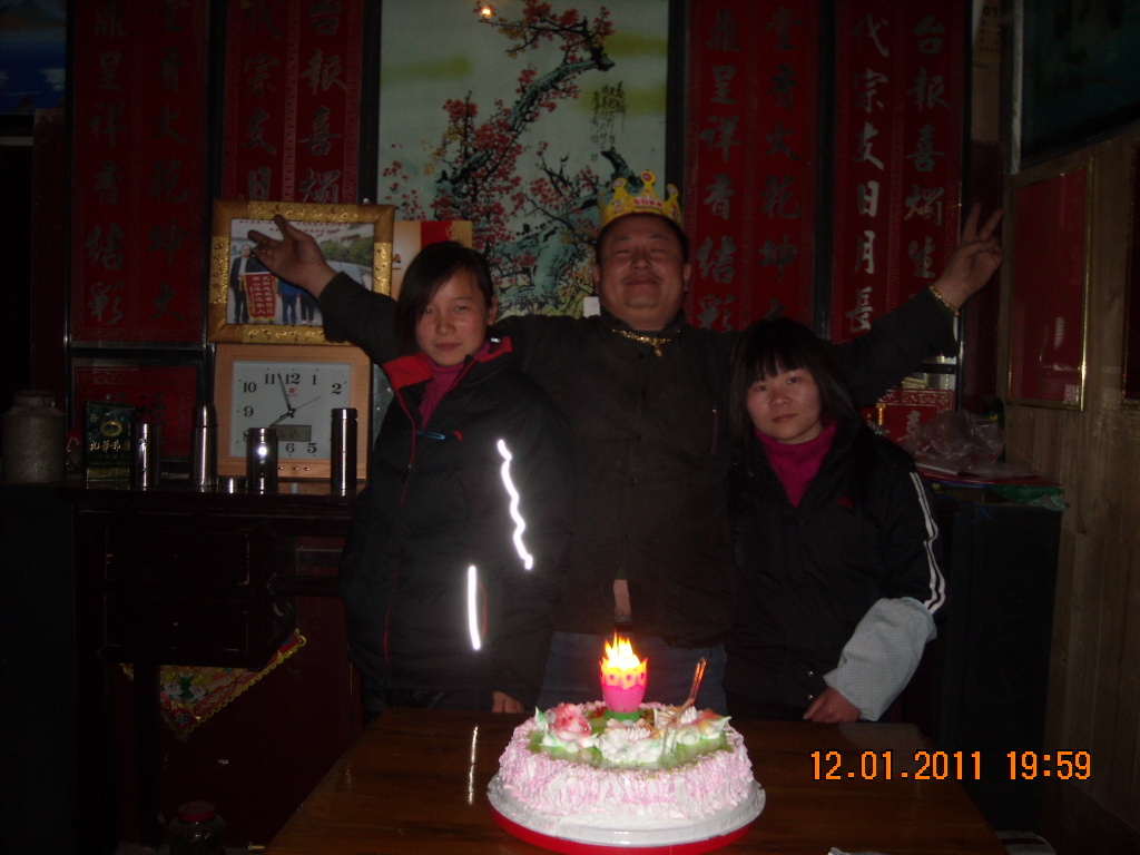 左一大女儿汪乃燕右一小女儿汪乃玲