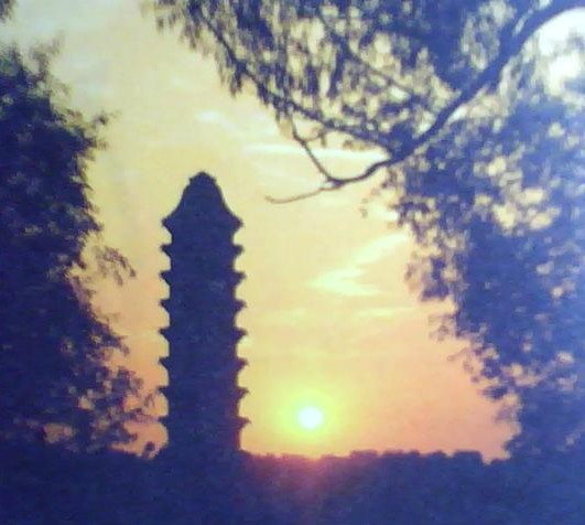 晨曦中的临清舍利宝塔