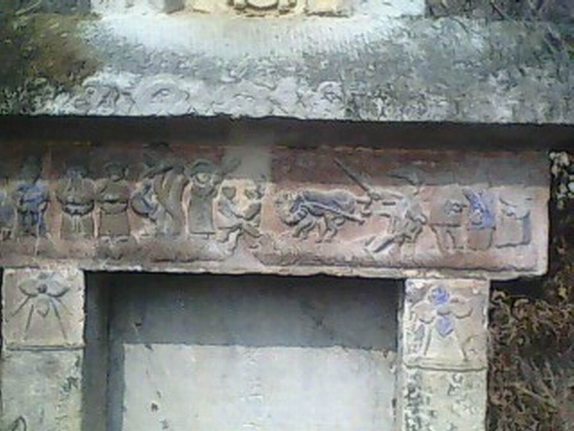 碑的中下部，是否代表一定历史活动