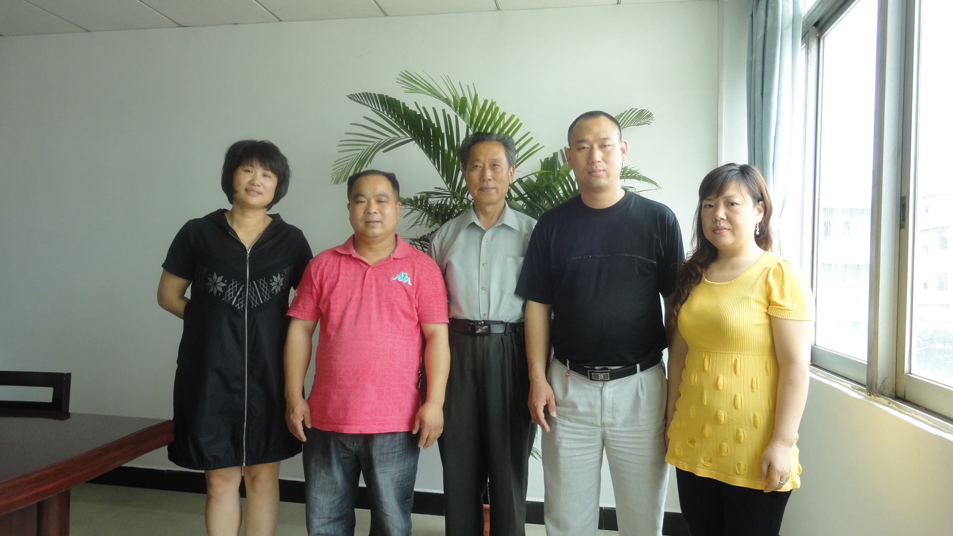 光福会长与侄子侄媳夫合影