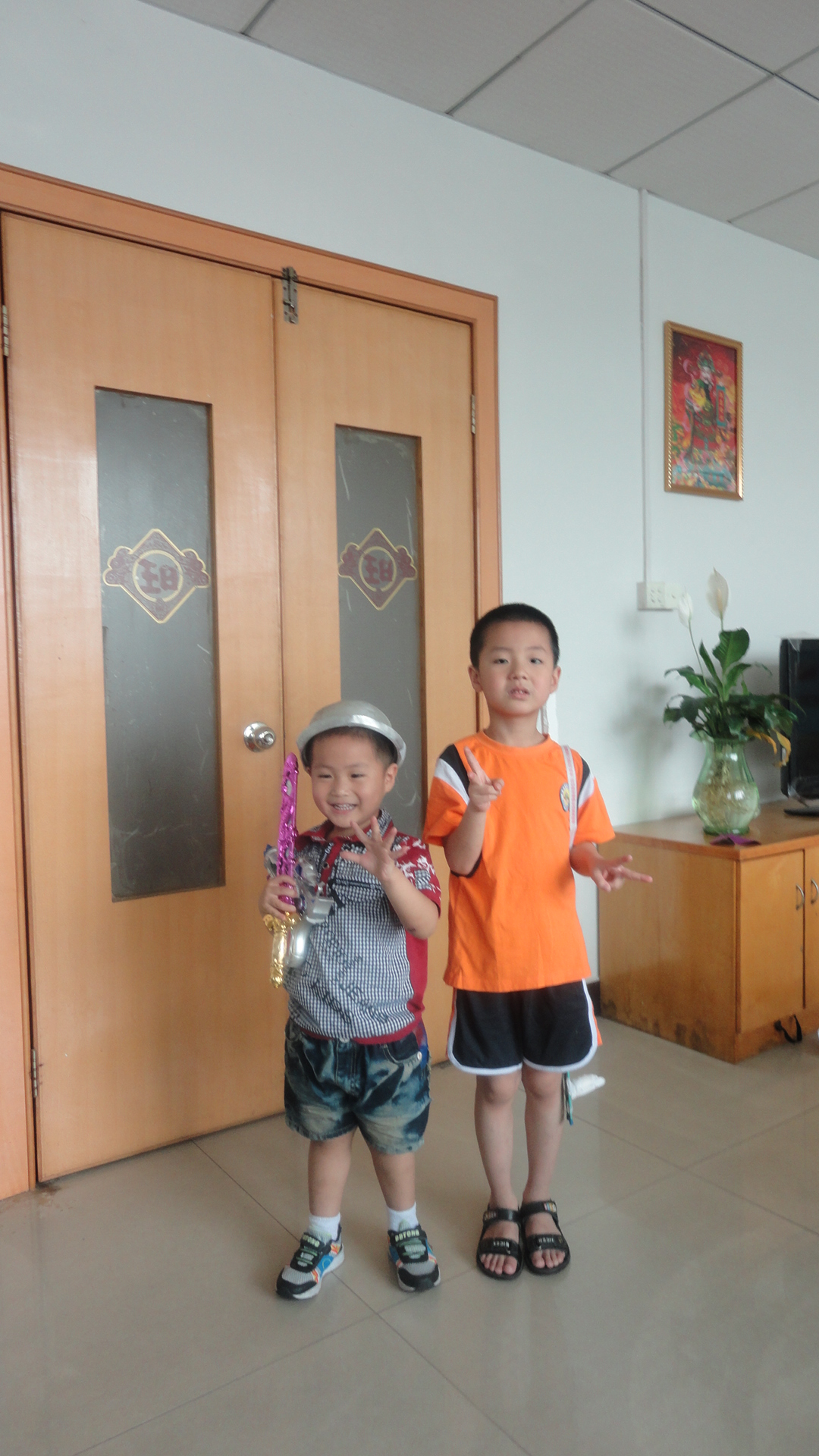 2011年5月11日我与光福会长在广东东莞------汪氏好兄弟