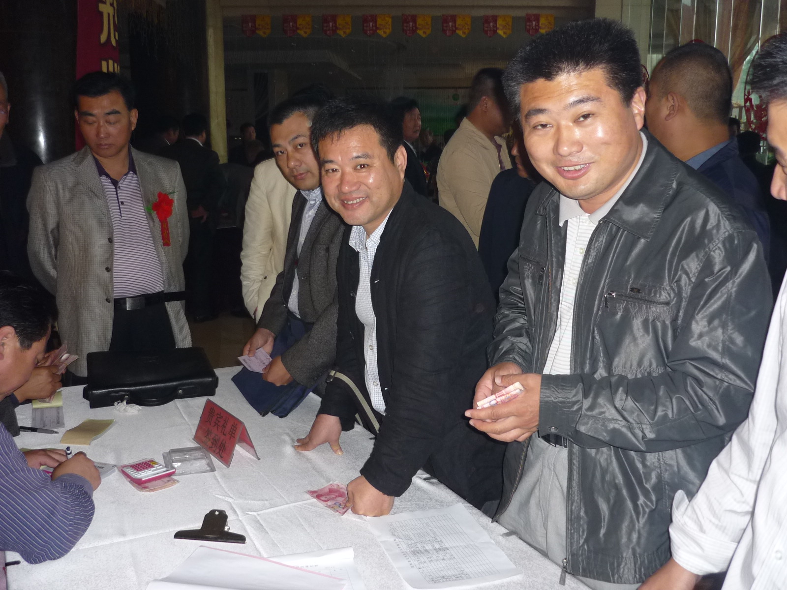 德运,乃涛等在2011年5月22日等着给【固始县汪氏文化研究会】捐款！