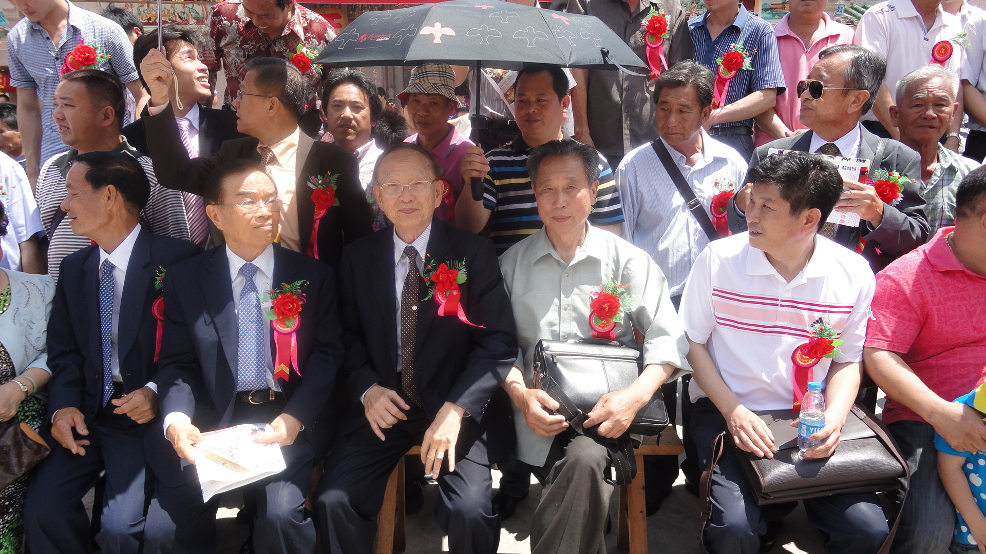 泰国会长【汪文盛】与越国堂会长【汪光福】等本家合影