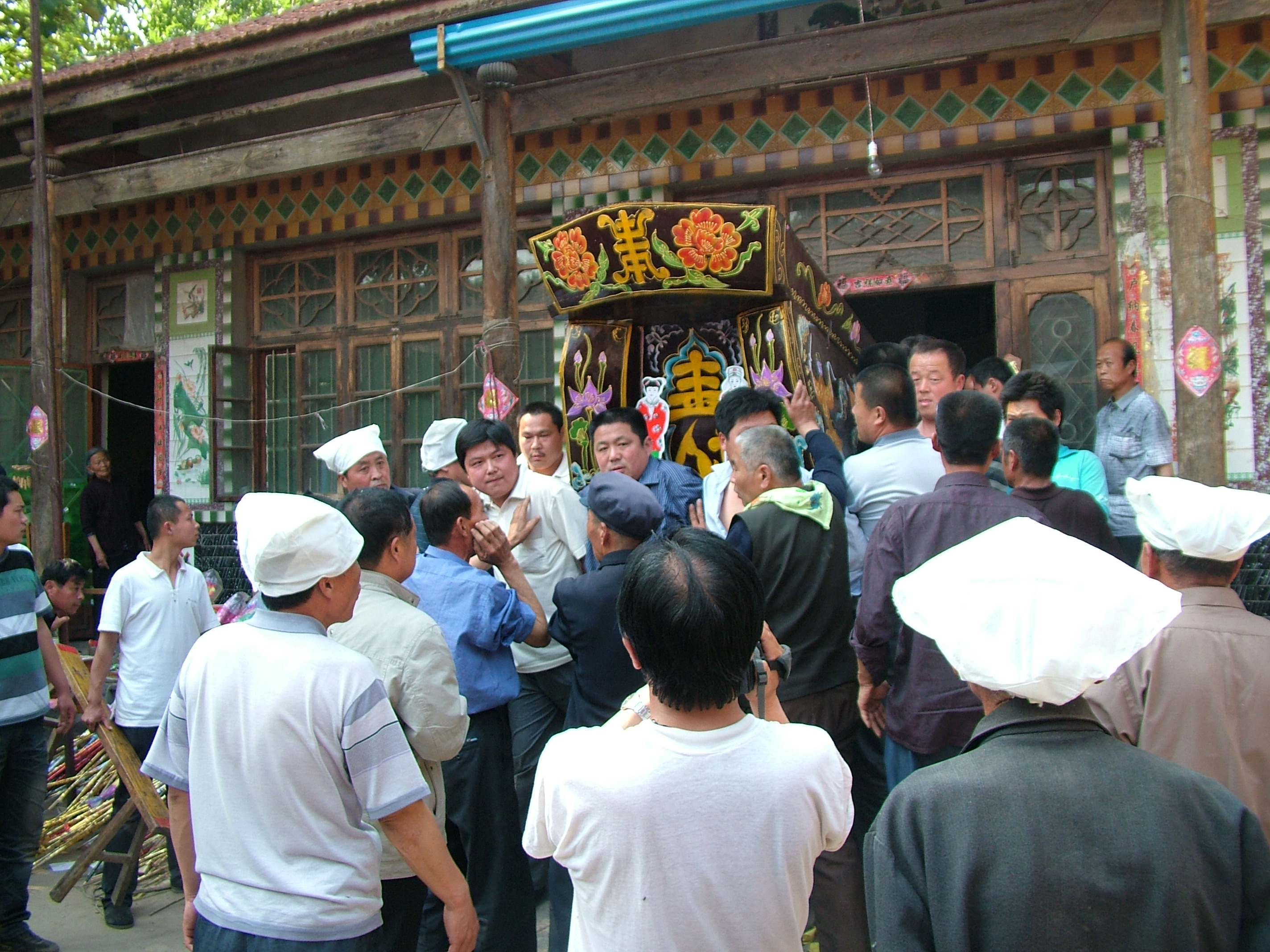 老八爷，放心吧，我们会把咱家的事情继续做下去。老八爷，一路走好。