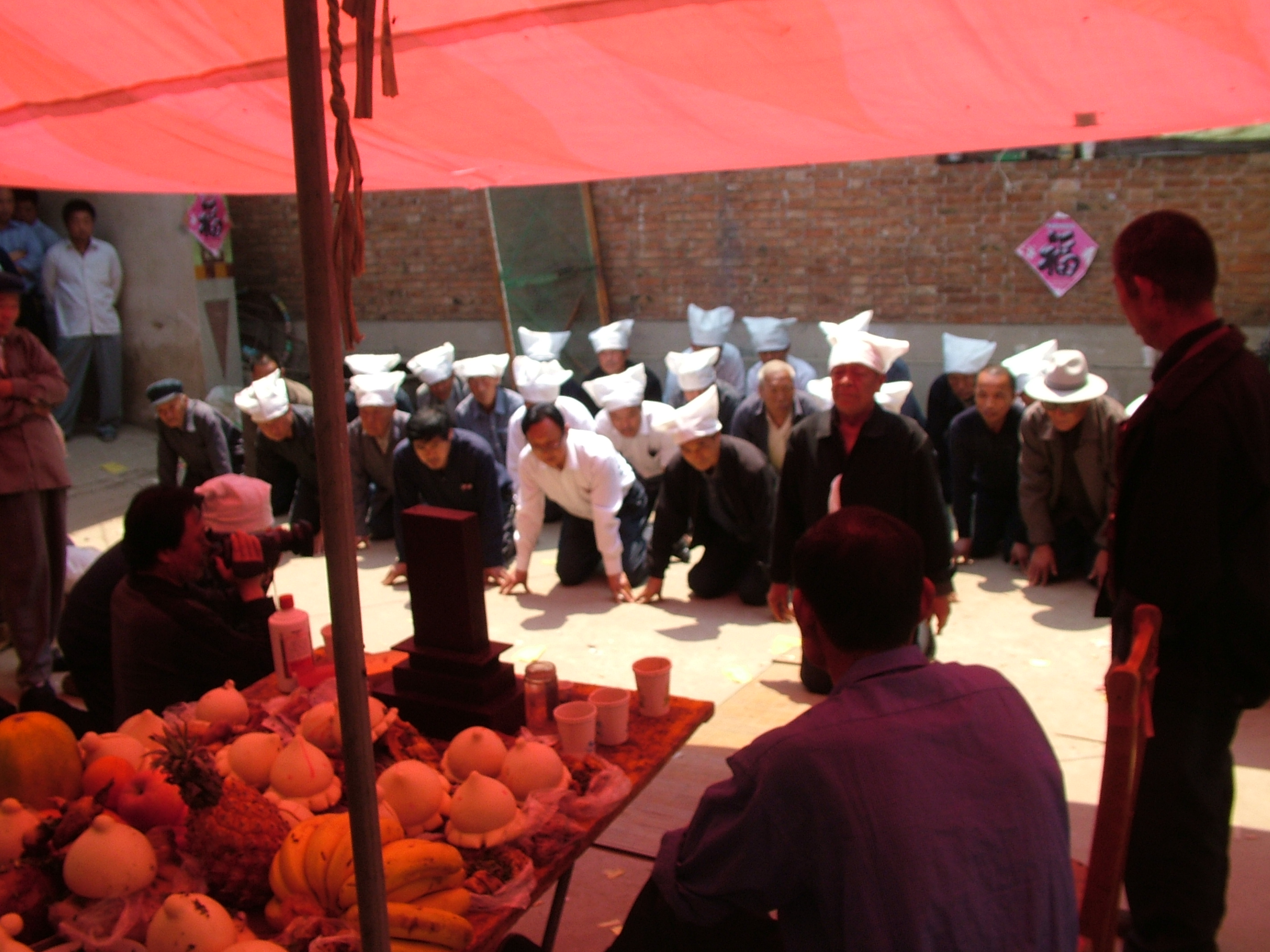 忠勤堂各支系代表集体行叩拜大礼