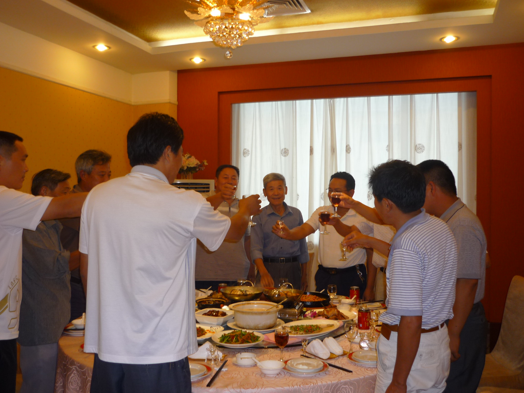 中午宗亲欢聚一堂